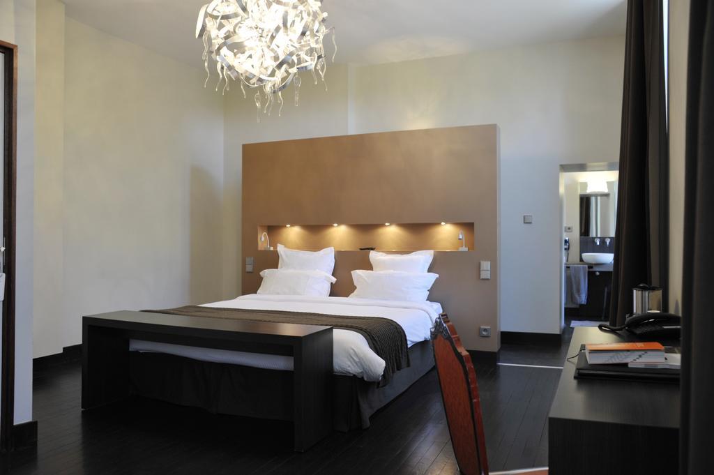 Chateau De Champlong Table Hotel **** Golf & Spa Villerest  Ruang foto