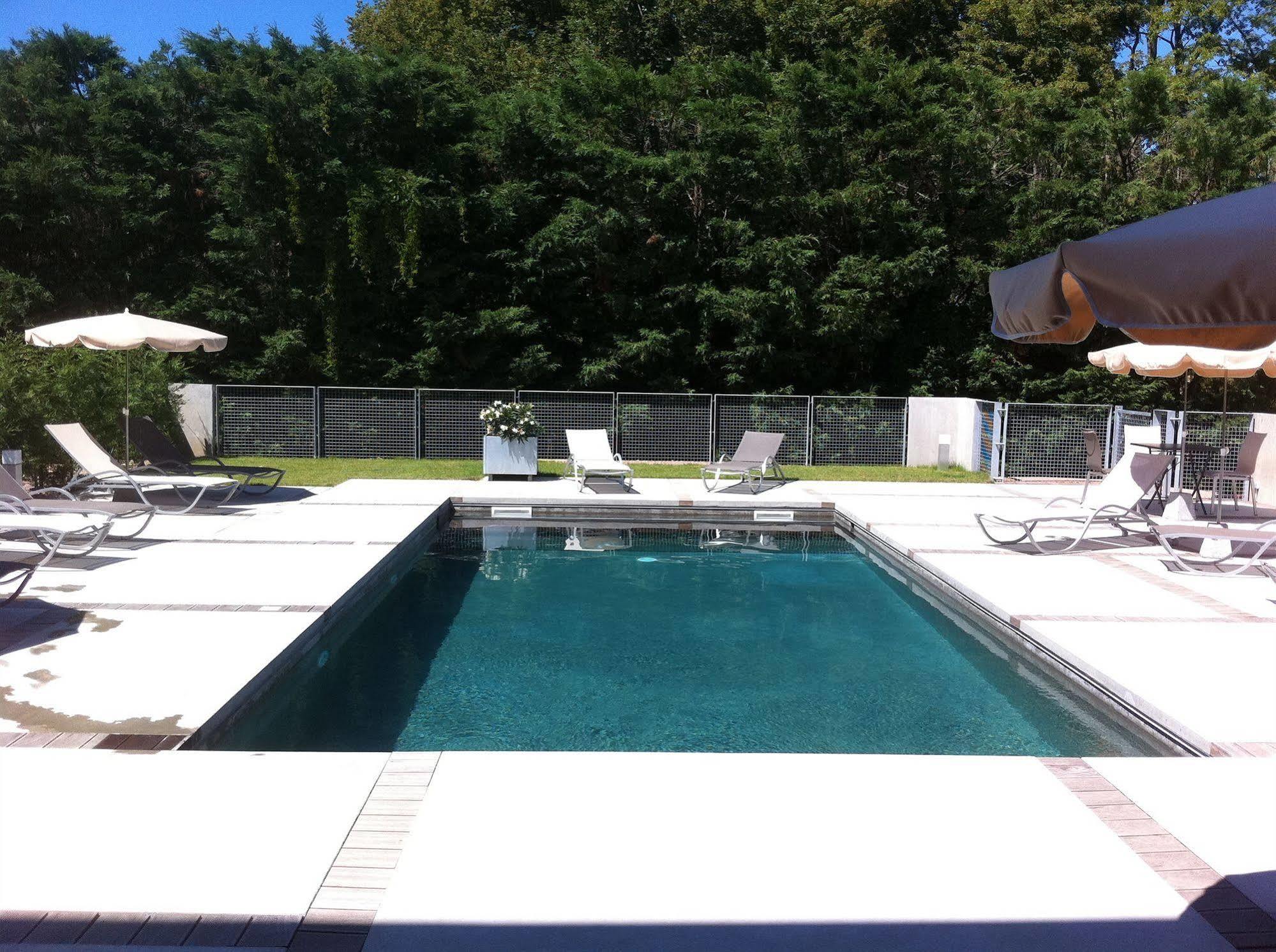Chateau De Champlong Table Hotel **** Golf & Spa Villerest  Bagian luar foto
